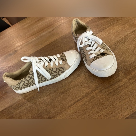 Guess Shoes - GBG Los Angeles GUESS Mallory Women Sneaker Shoes Lace Up Size 8.5 Tan Gold Logo